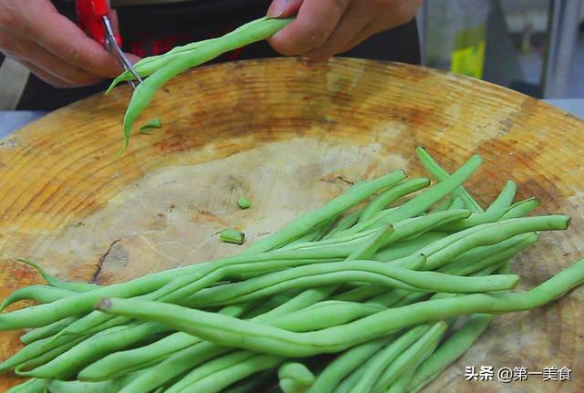 干煸四季豆的10种做法（饭店大厨教你炒干煸四季豆）(2)