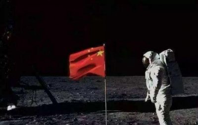 ​中国太空第一人杨利伟登月时候，2003年10月15日9时腾飞