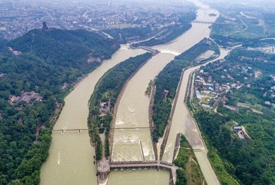 ​都江堰水利工程修建的年代是哪里什么时候，都江堰水利工程修建之前啥样的？