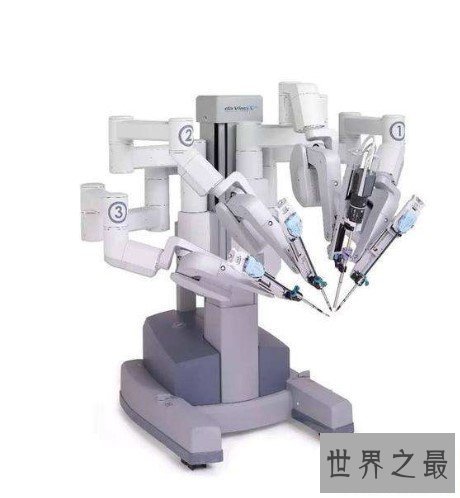 世界上首次用于外科手术的机器人，对心脏旁路做手术