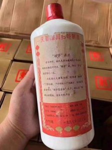 ​茅台集团赖茅酒多少钱一瓶(茅台集团年产多少吨酒)