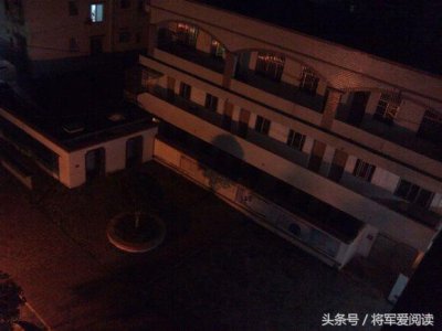 ​建在墓地上的学校，女学生深夜去树林，枯树吊死几条人命