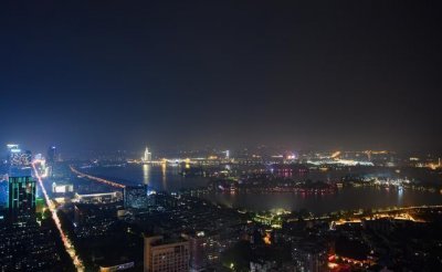 ​全球城市排名第86的南京夜景你看过吗？登上紫峰大厦即可尽收眼底