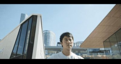 ​“你想看电影吗？”