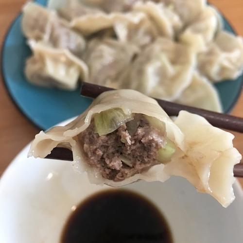 闻着就流口水的20种素馅饺子，制作步骤如下