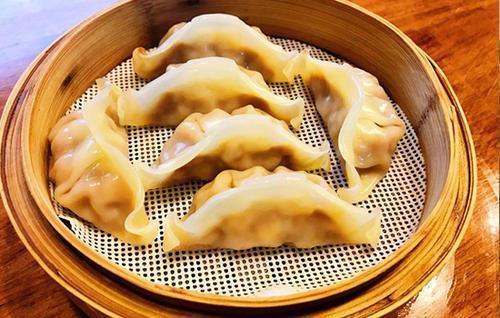 闻着就流口水的20种素馅饺子，制作步骤如下