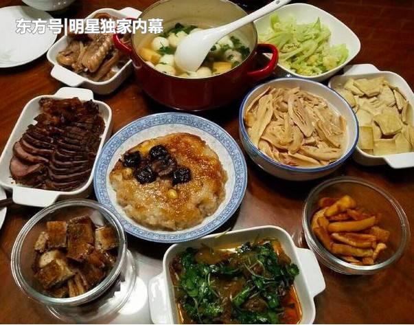 盘点明星们全家年夜饭合影照，这么多佳肴，你最喜欢谁家的！