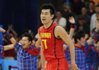 ​中国男篮史上的“一球成名”，现坐拥美娇妻，成功转型到NBA