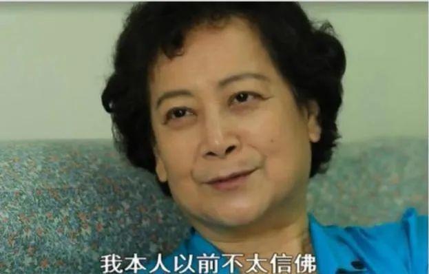 她曾在《西游记》扮演观音，被人当成菩萨转世，后真的皈依佛门